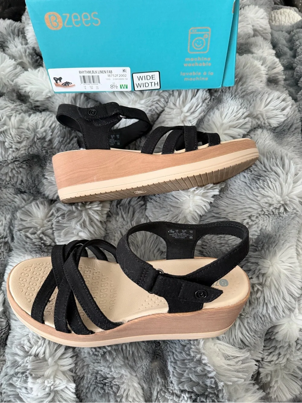 Bzees Women’s Black Strappy Wedge Comfort Sandals Size 8.5W $35